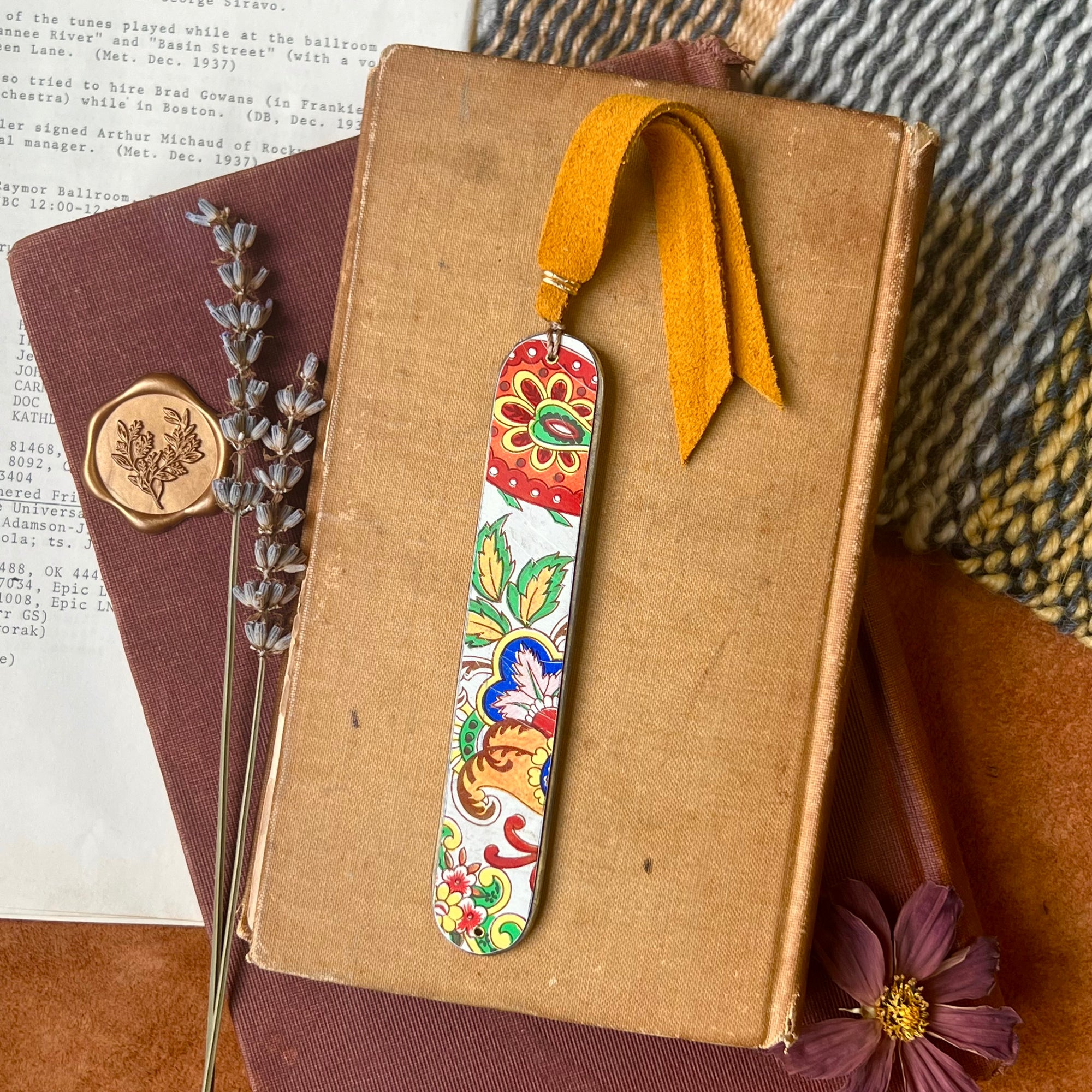 Heirloom Bookmark, Flora