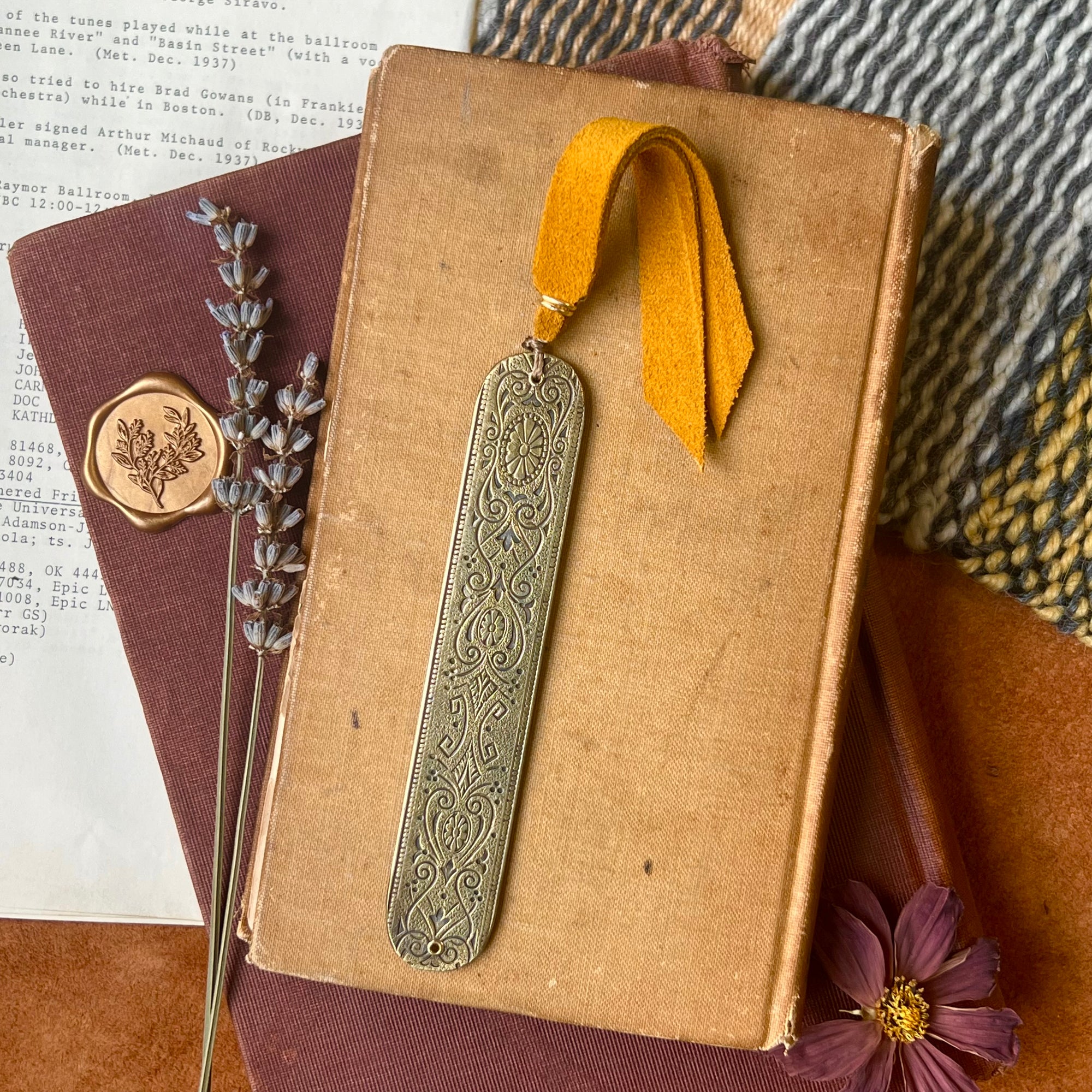 Heirloom Bookmark, Daisy